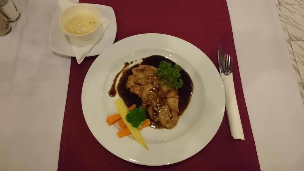 Bellmans Restaurant & Guesthouse Karon 외부 사진