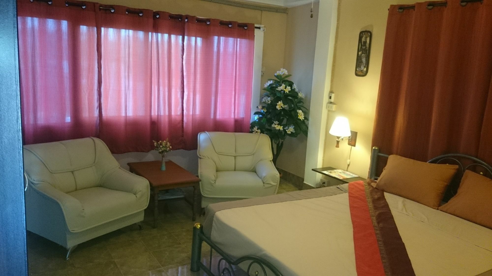 Bellmans Restaurant & Guesthouse Karon 외부 사진