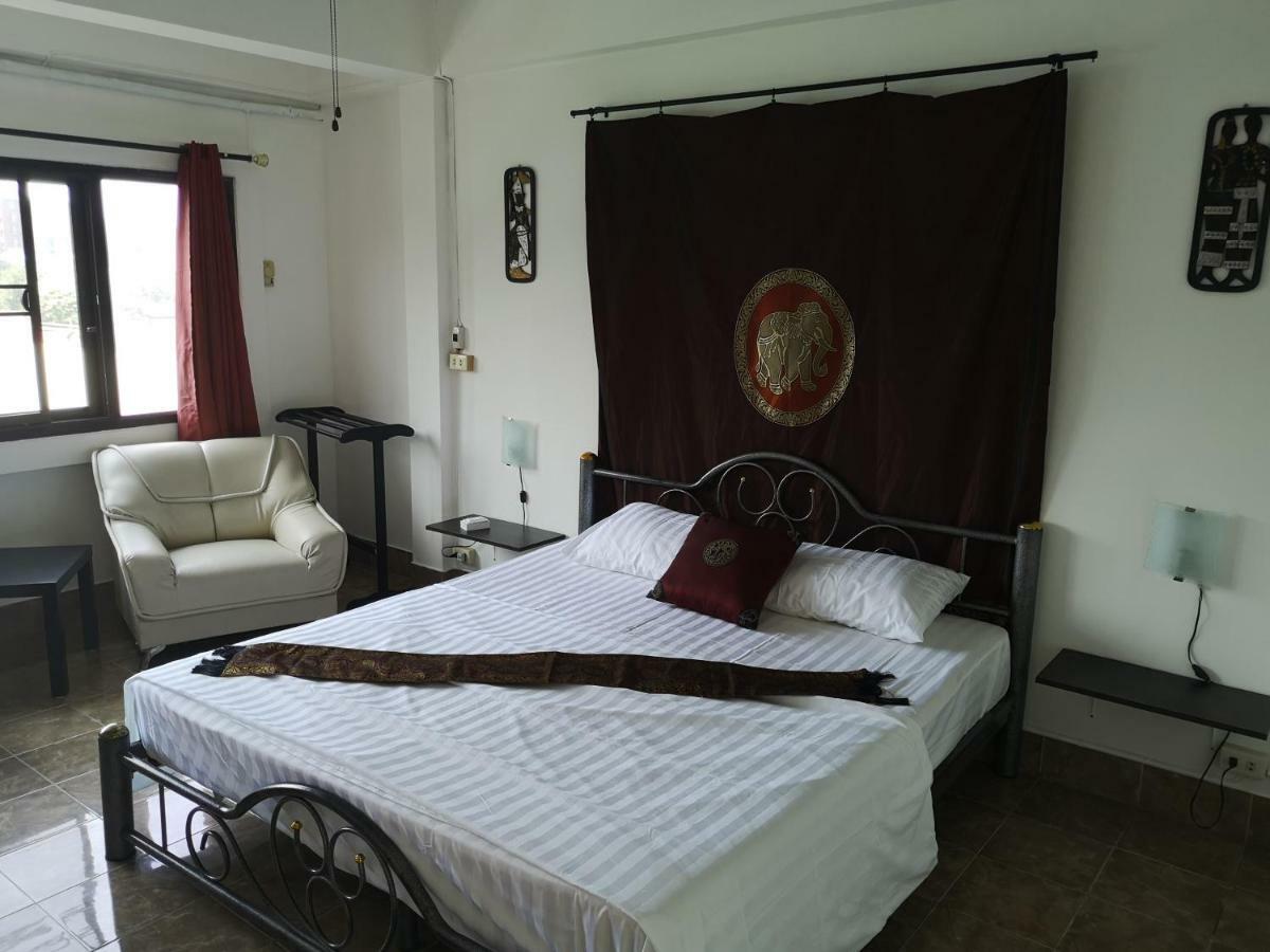 Bellmans Restaurant & Guesthouse Karon 외부 사진